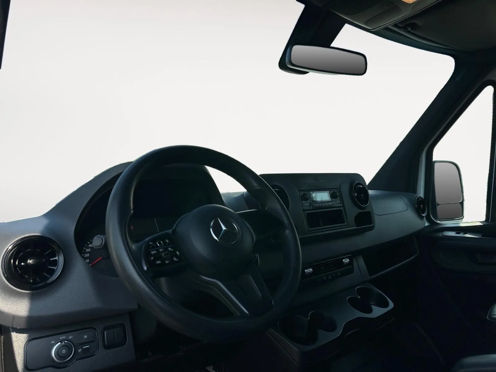 Mercedes-Benz Sprinter photo 20