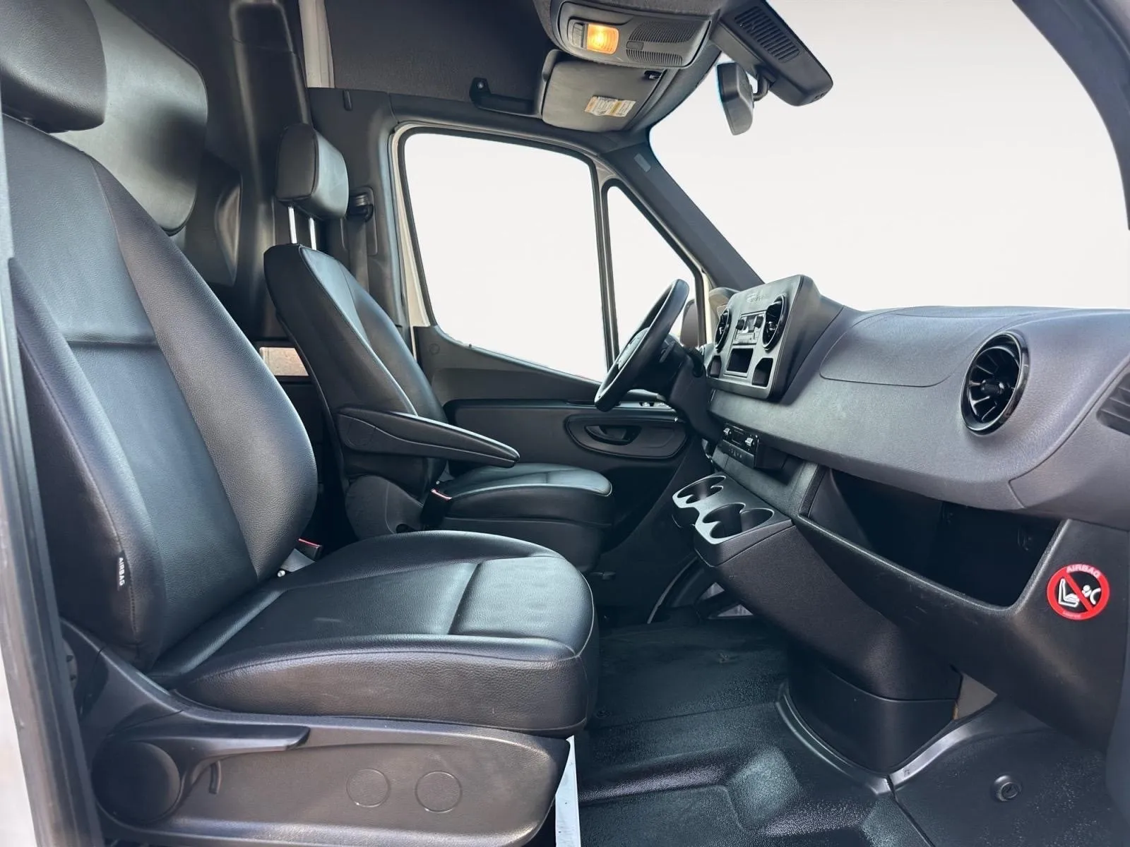 Mercedes-Benz Sprinter photo 19