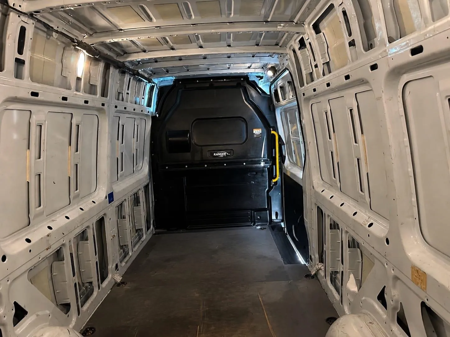 Mercedes-Benz Sprinter photo 23