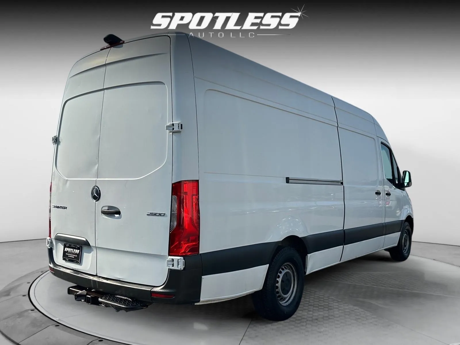 Mercedes-Benz Sprinter photo 9