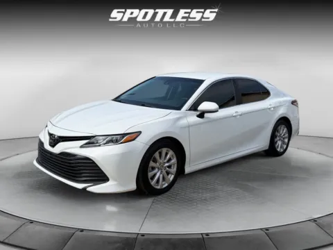 White 2018 Toyota Camry LE for sale in San Antonio, TX