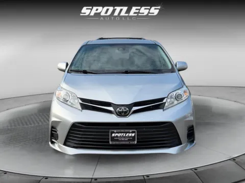 More photos of 2020 Toyota Sienna at Spotless Auto San Pedro, TX