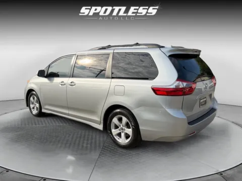 More photos of 2020 Toyota Sienna at Spotless Auto San Pedro, TX