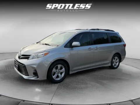 Silver 2020 Toyota Sienna for sale in San Antonio, TX