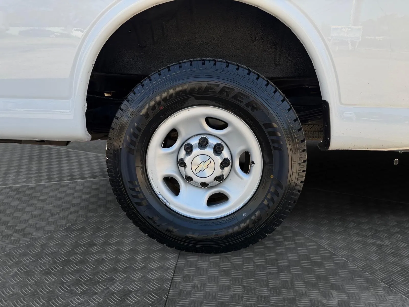 Chevrolet Express photo 14