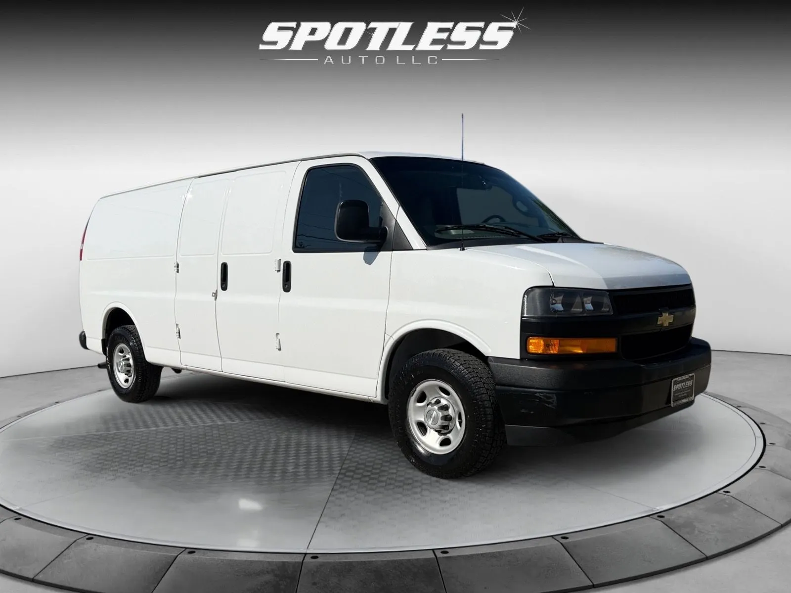 Chevrolet Express photo 11