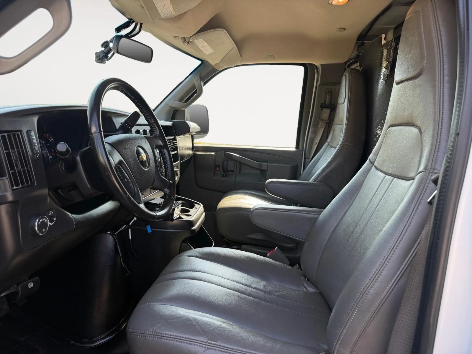 Chevrolet Express photo 19