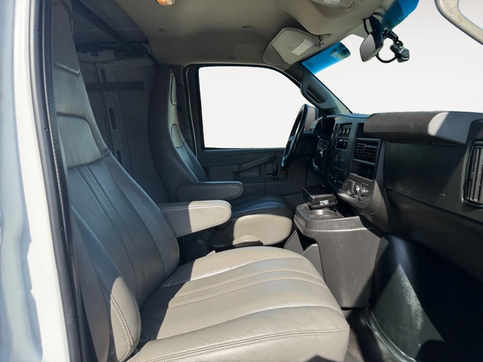 Chevrolet Express photo 26