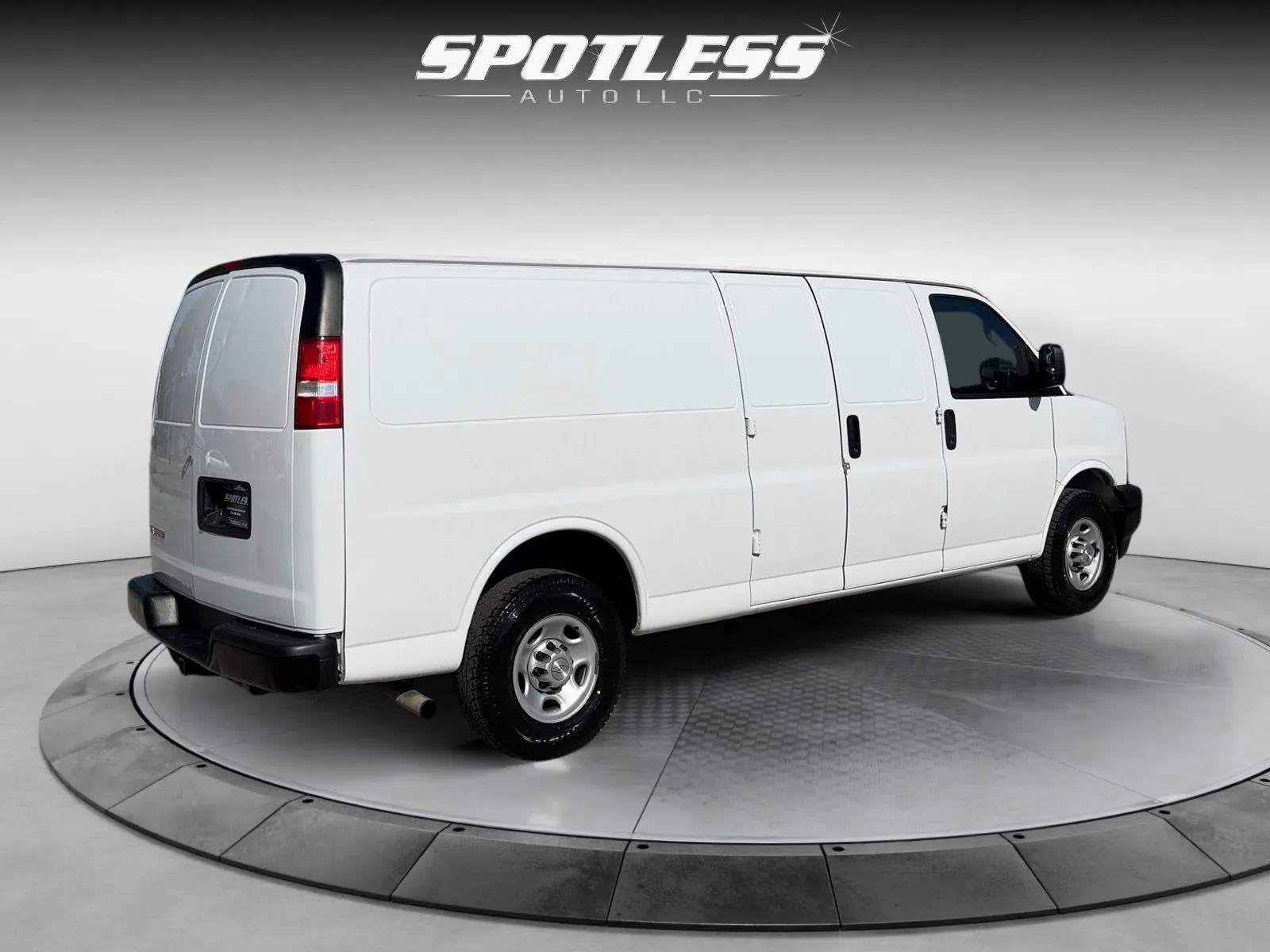 Chevrolet Express photo 9