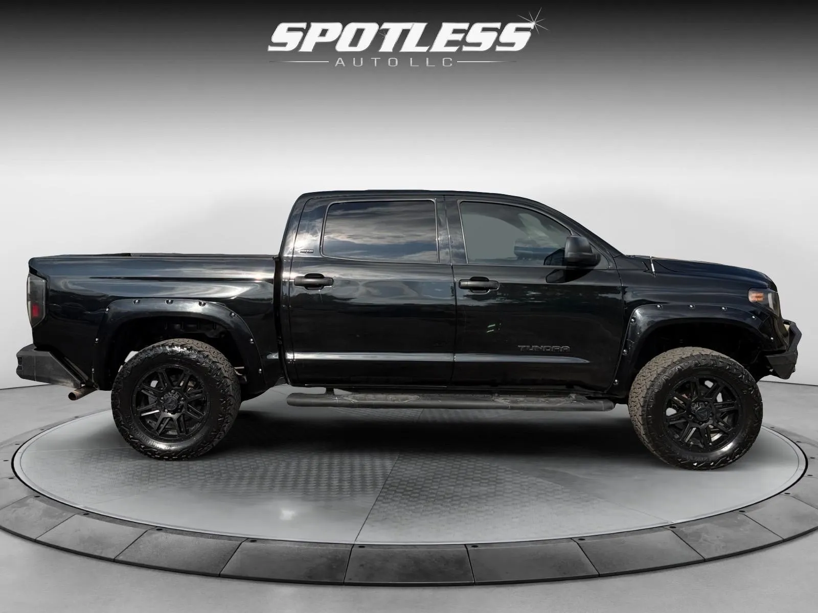 Toyota Tundra photo 8