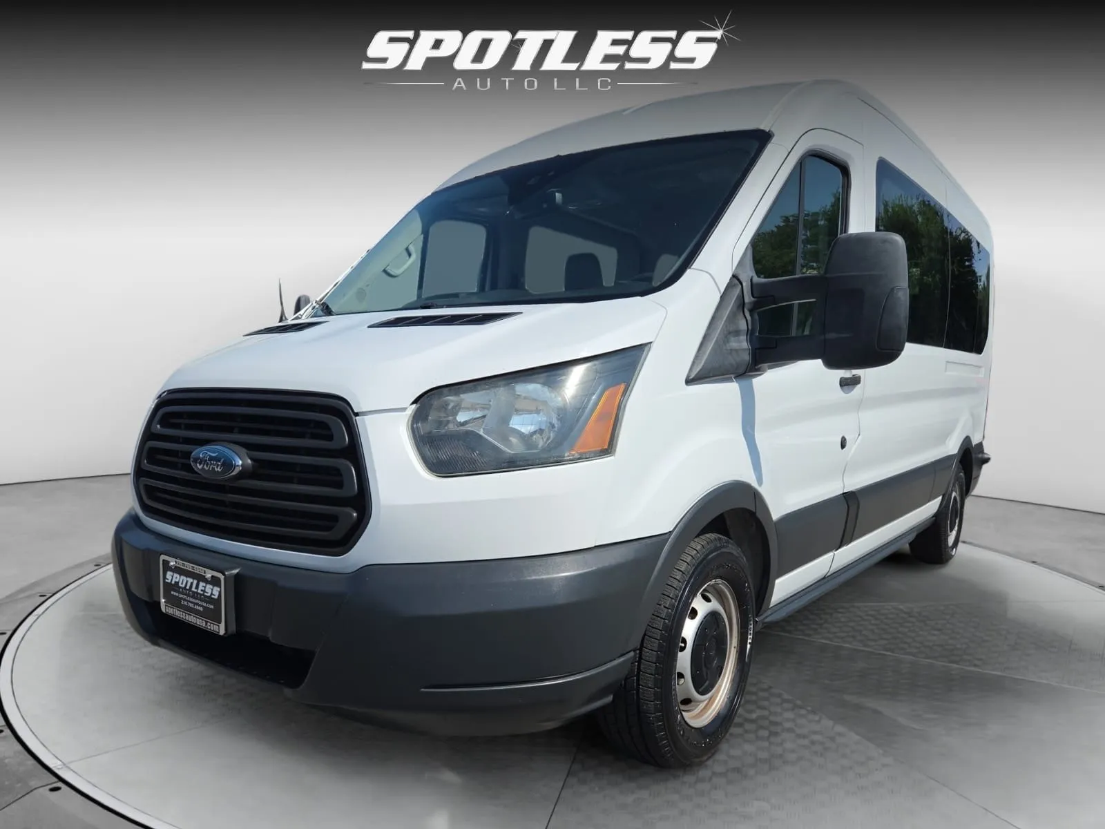 Ford Transit photo 10