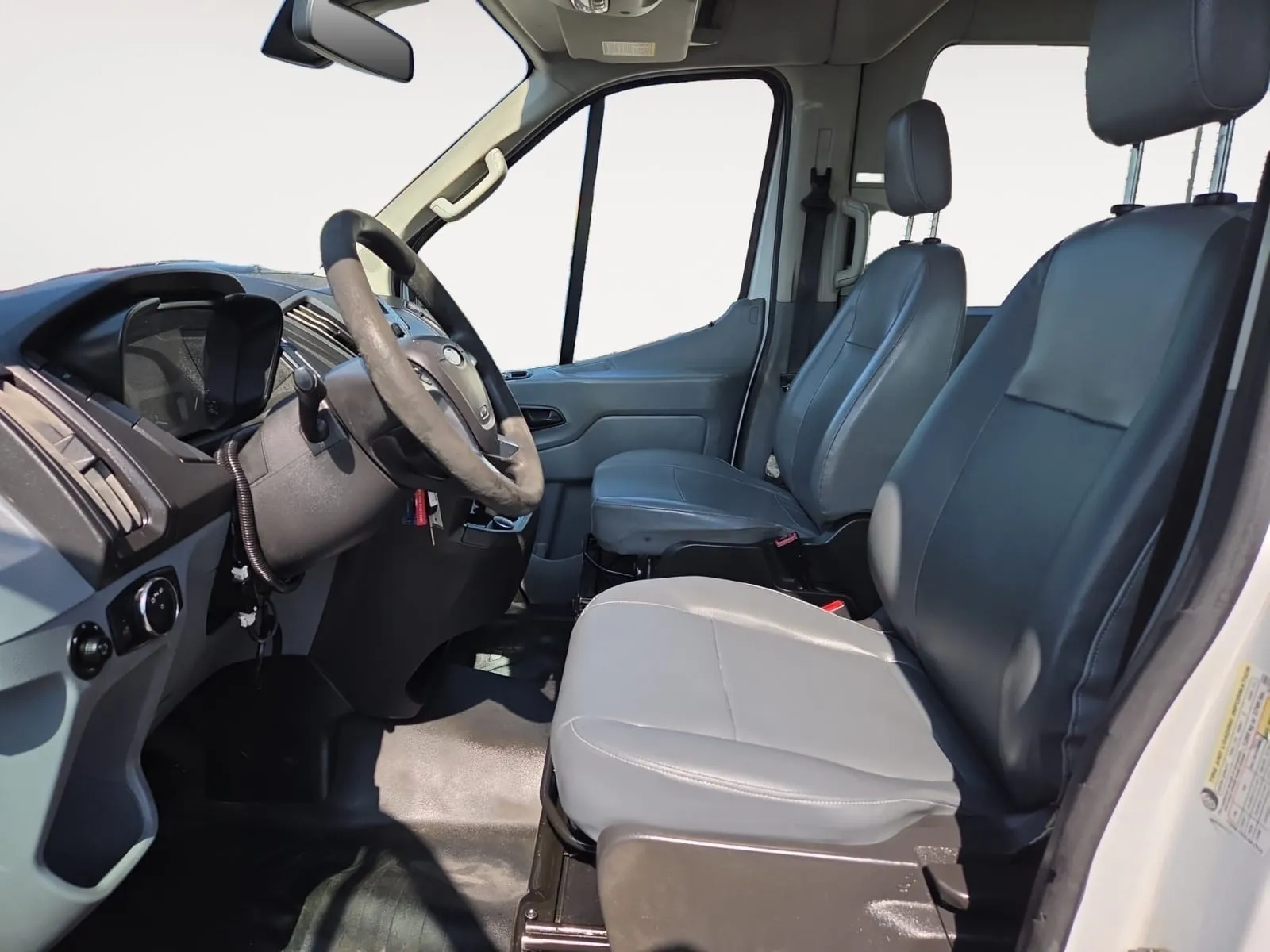 Ford Transit photo 19