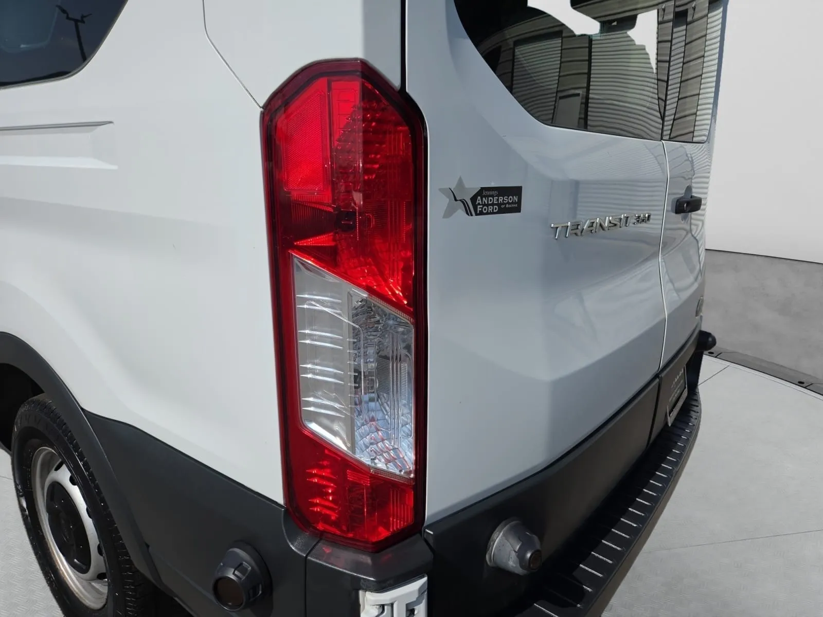 Ford Transit photo 13