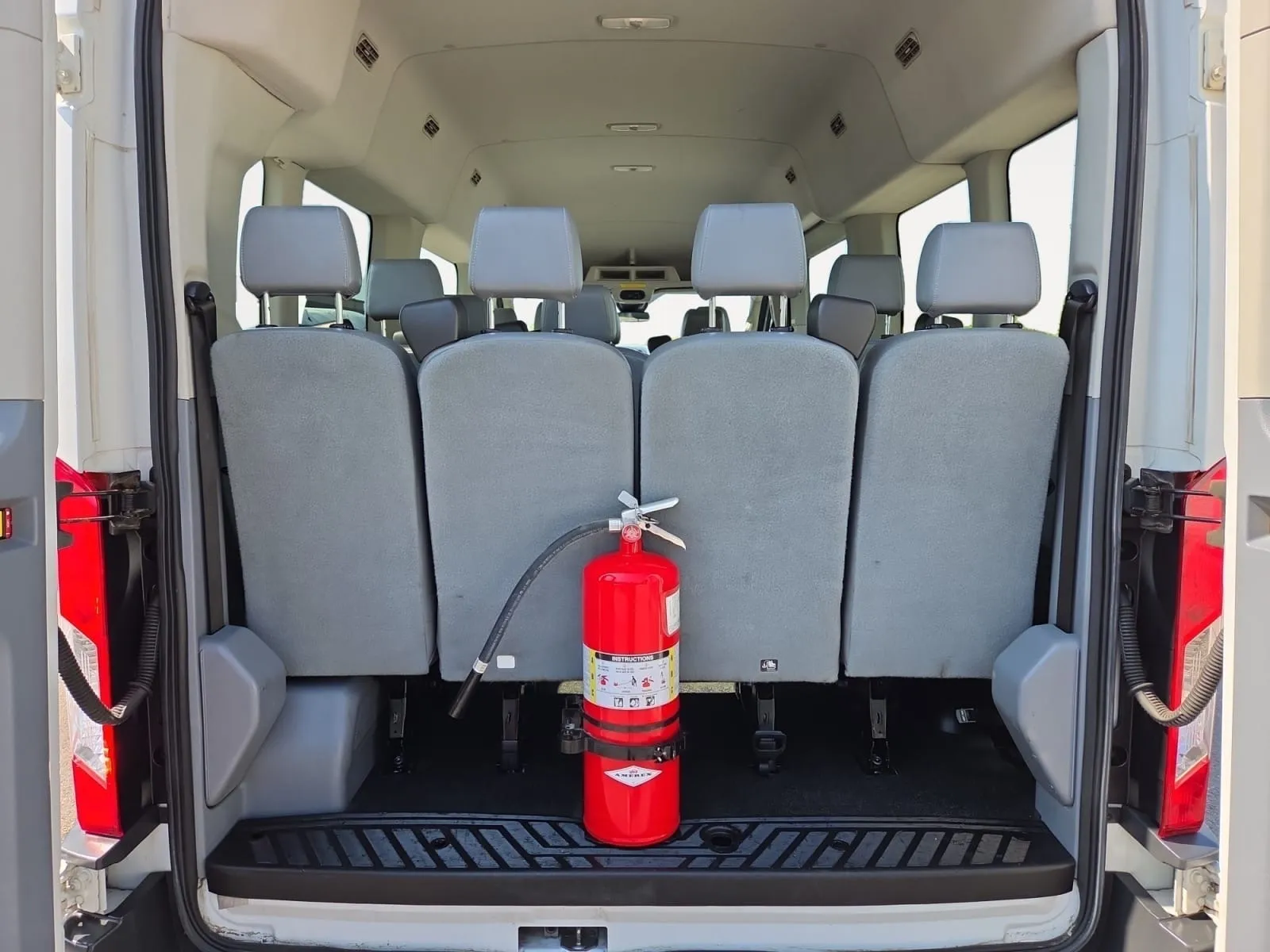 Ford Transit photo 27