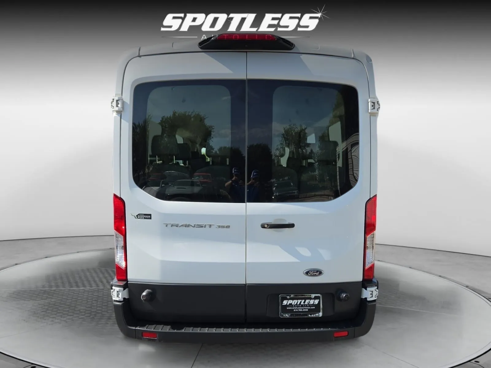 Ford Transit photo 6