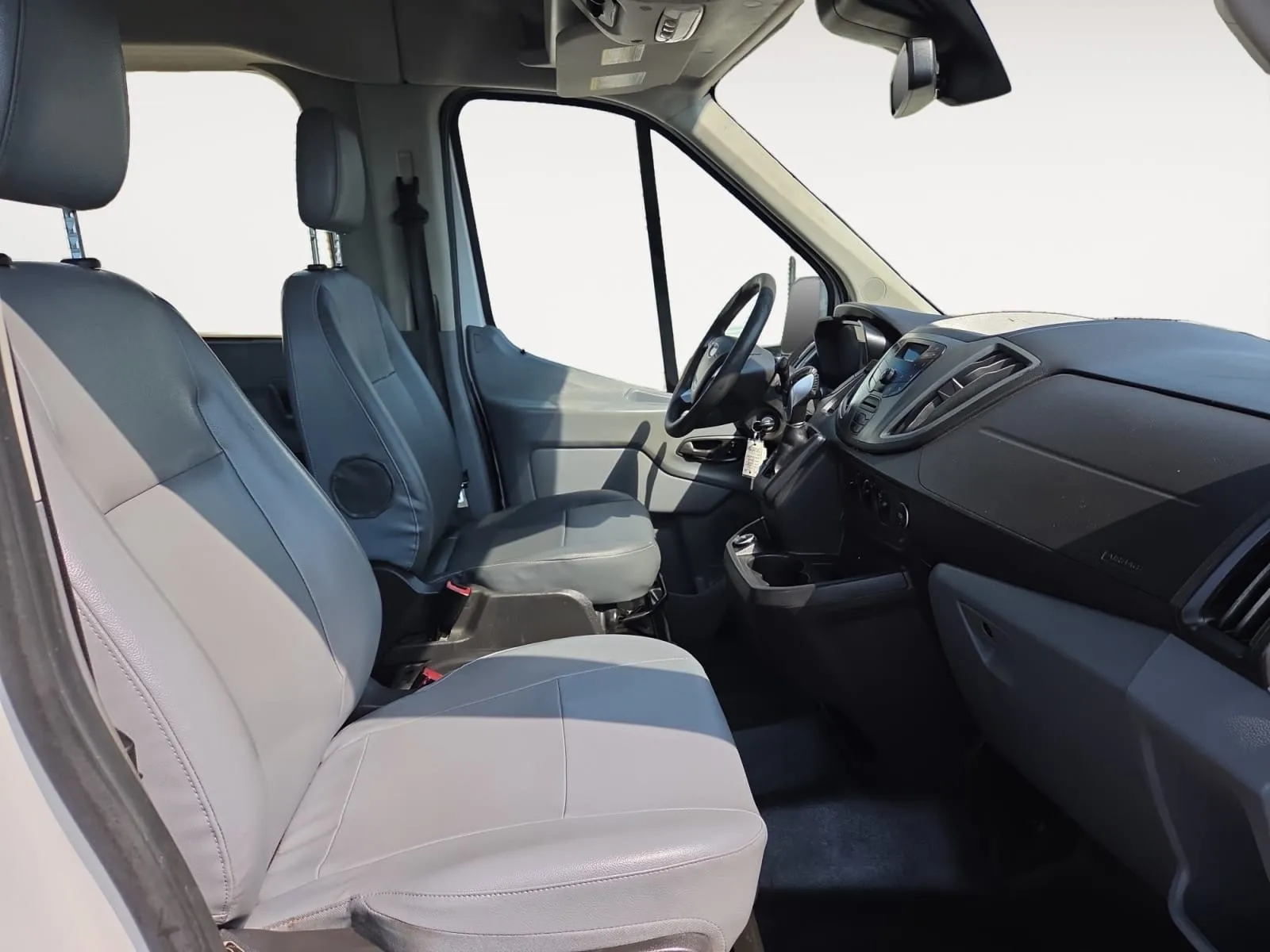 Ford Transit photo 20