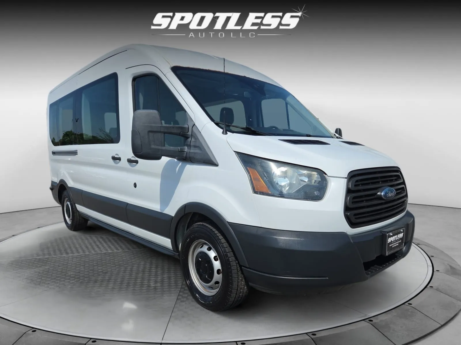 Ford Transit photo 11