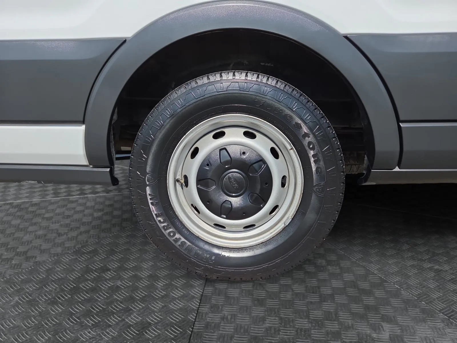 Ford Transit photo 14