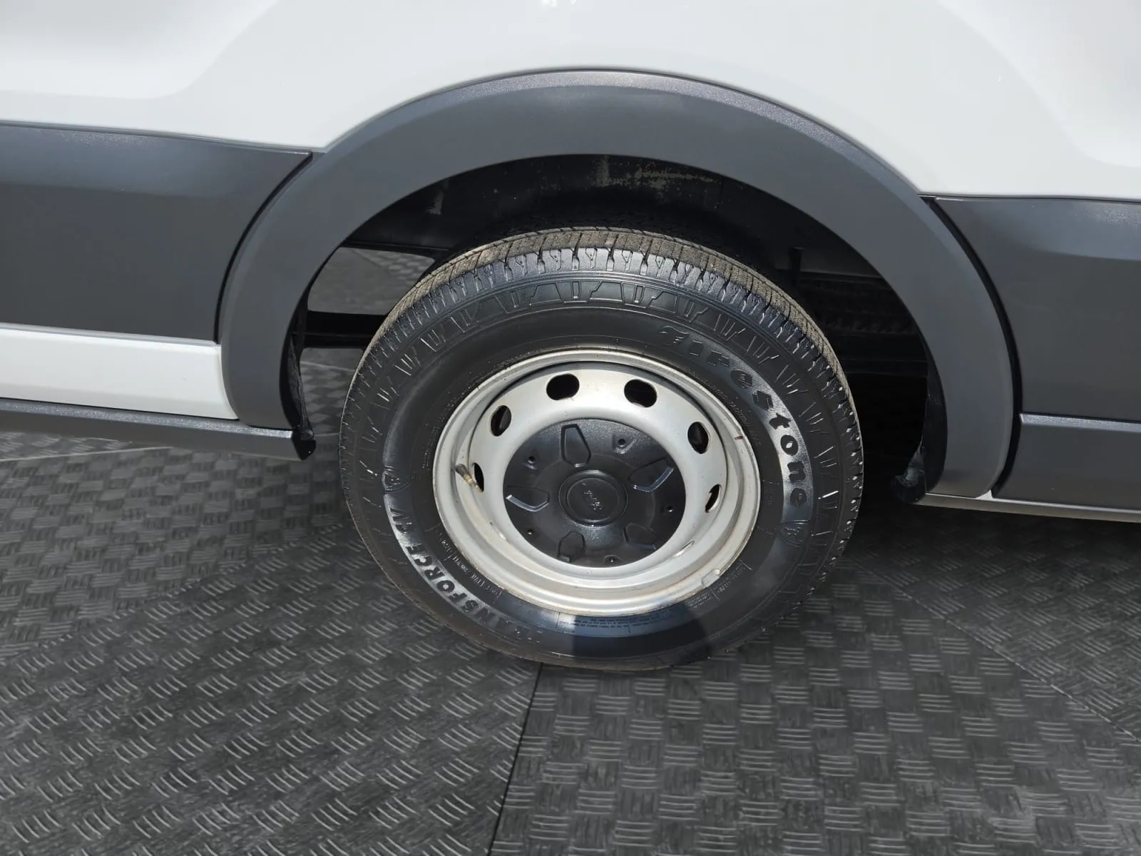 Ford Transit photo 15