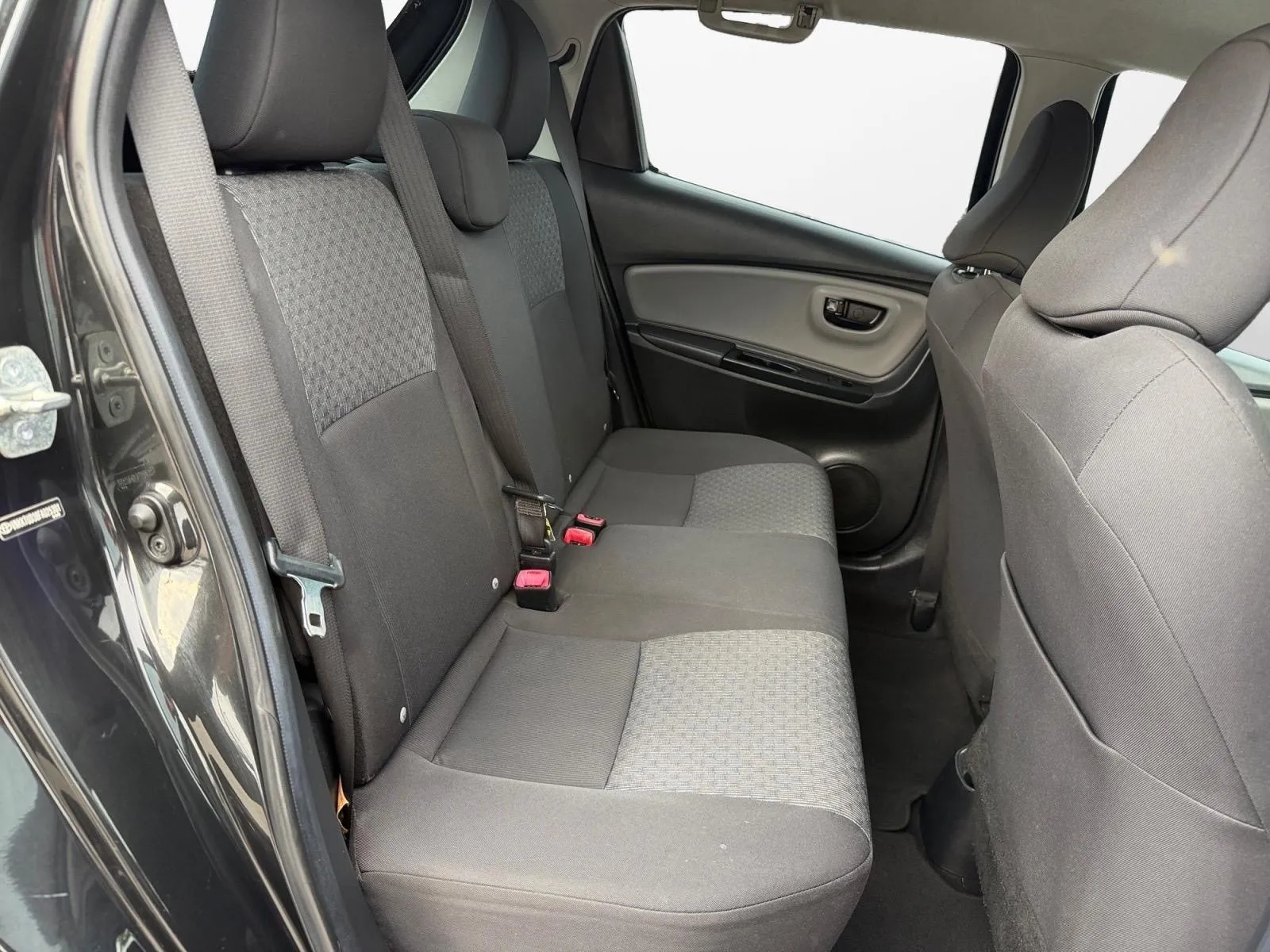 Toyota Yaris photo 25