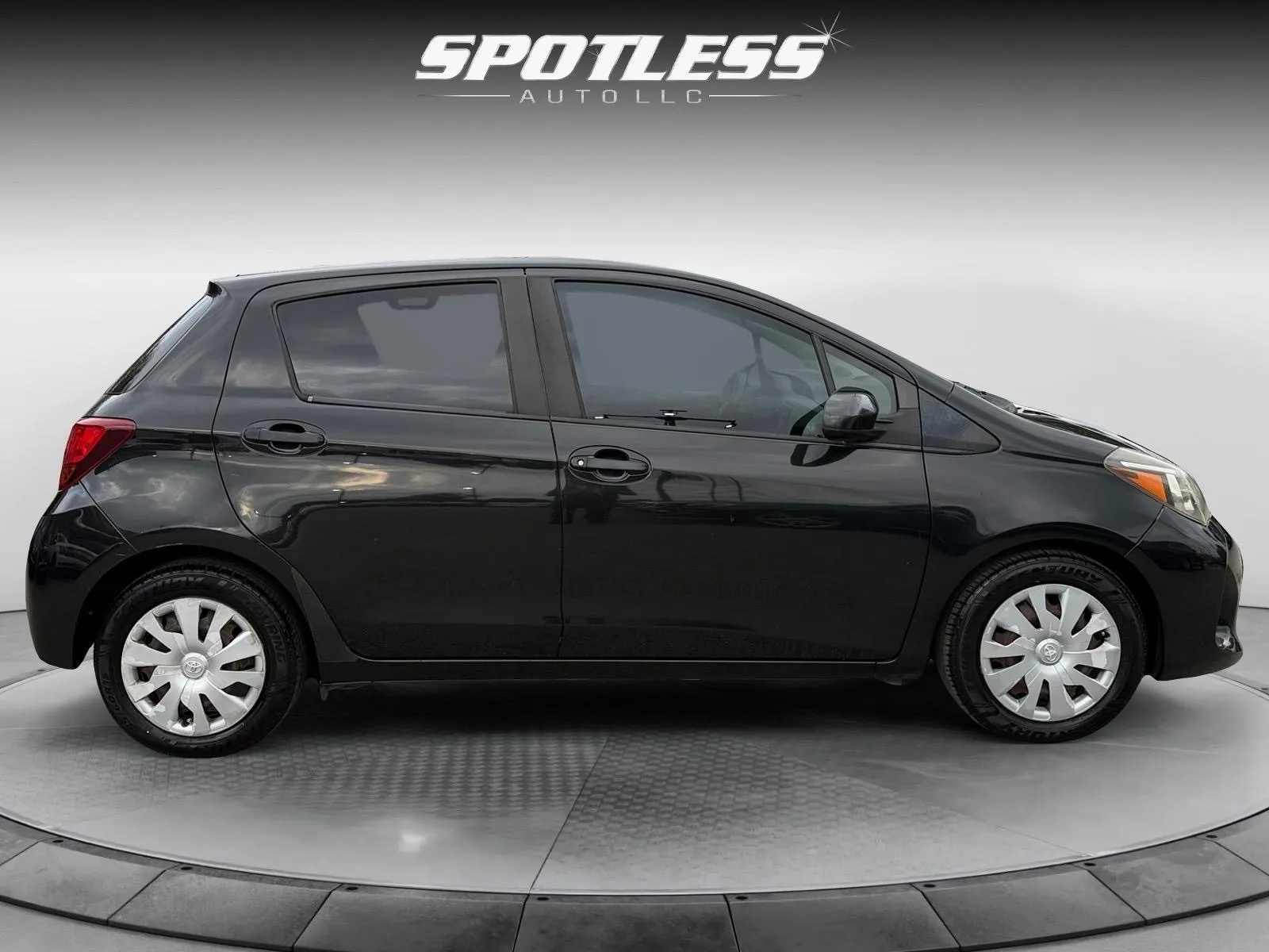 Toyota Yaris photo 8