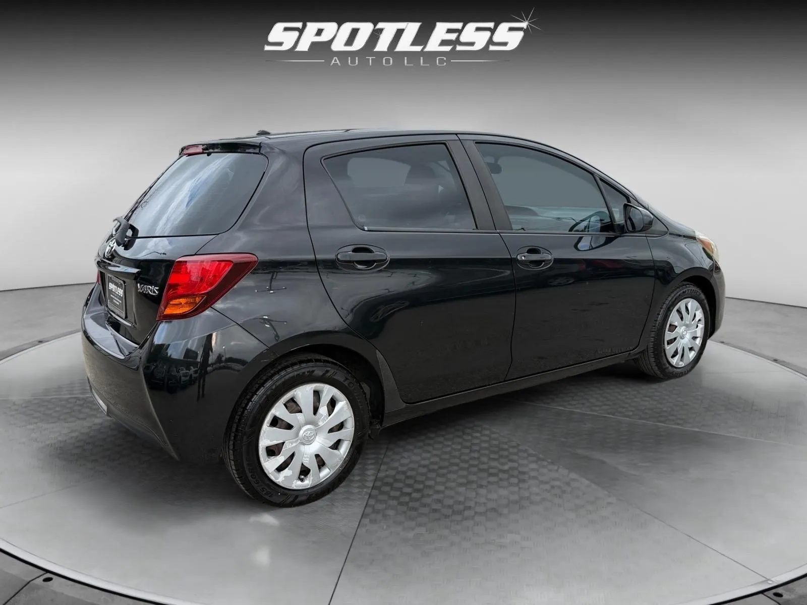 Toyota Yaris photo 9