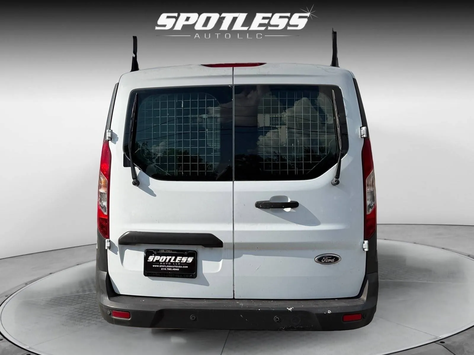 Ford Transit Connect photo 6