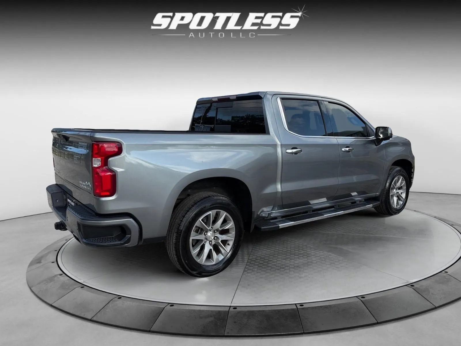 Chevrolet Silverado photo 7