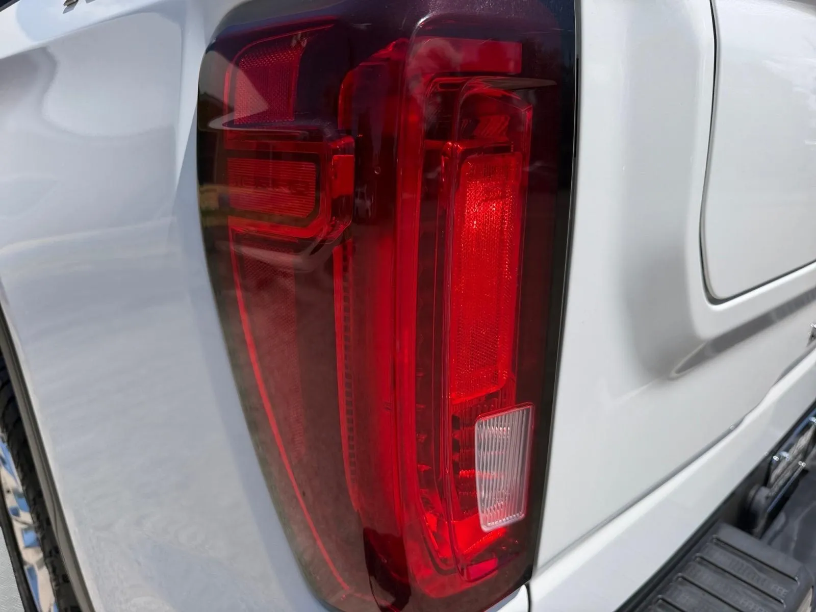 GMC Sierra photo 13