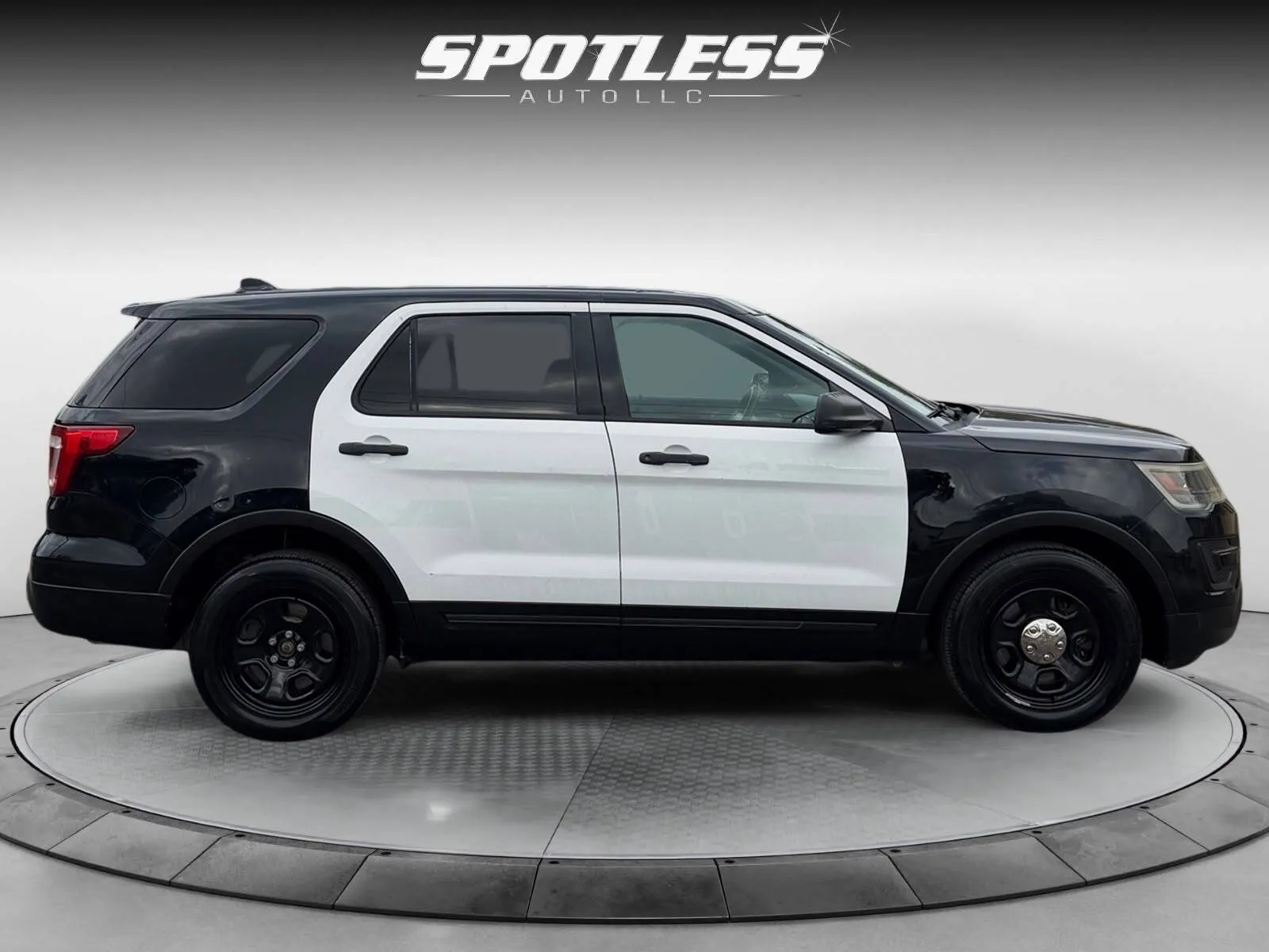 Ford Explorer photo 8