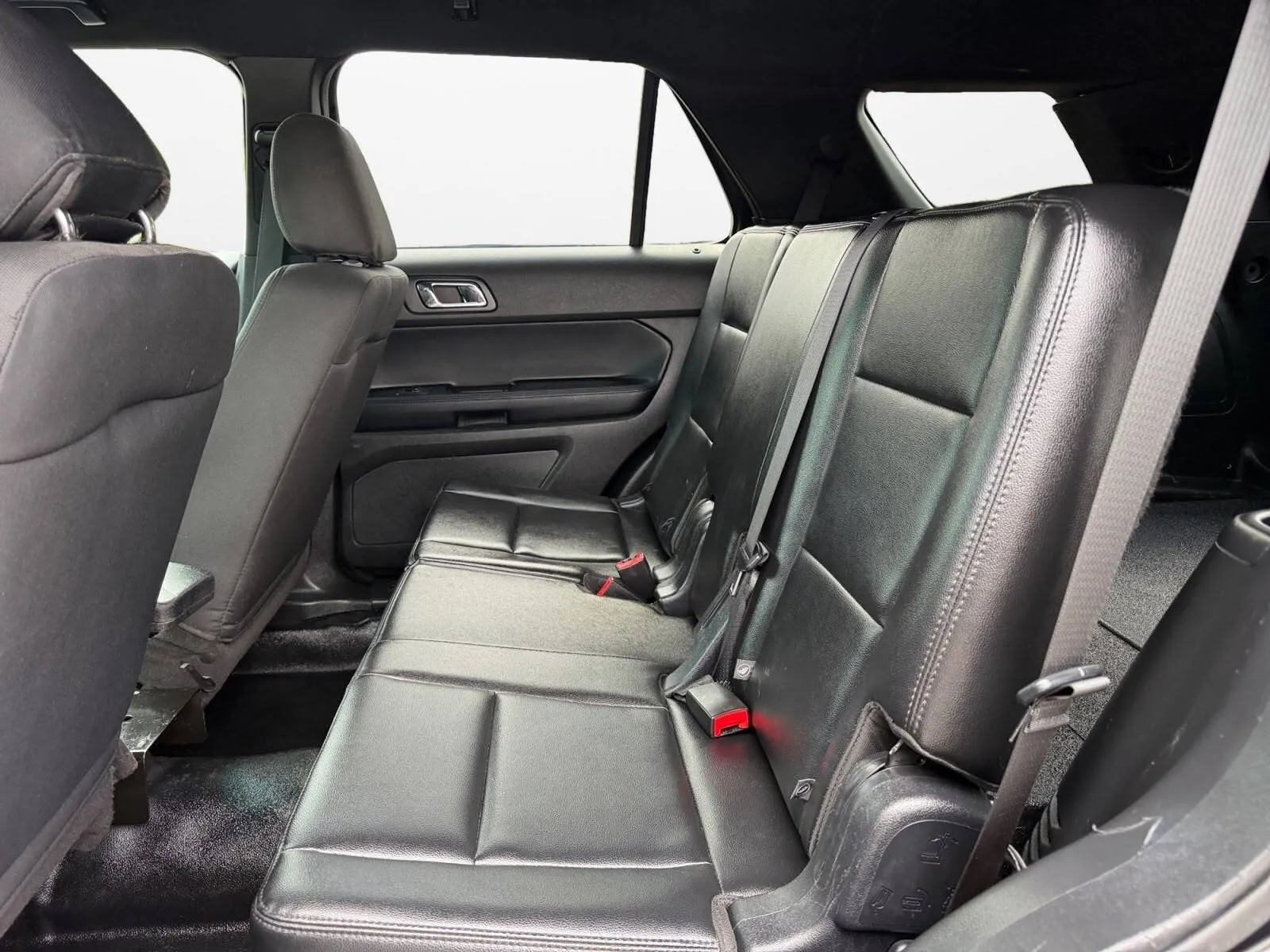 Ford Explorer photo 23