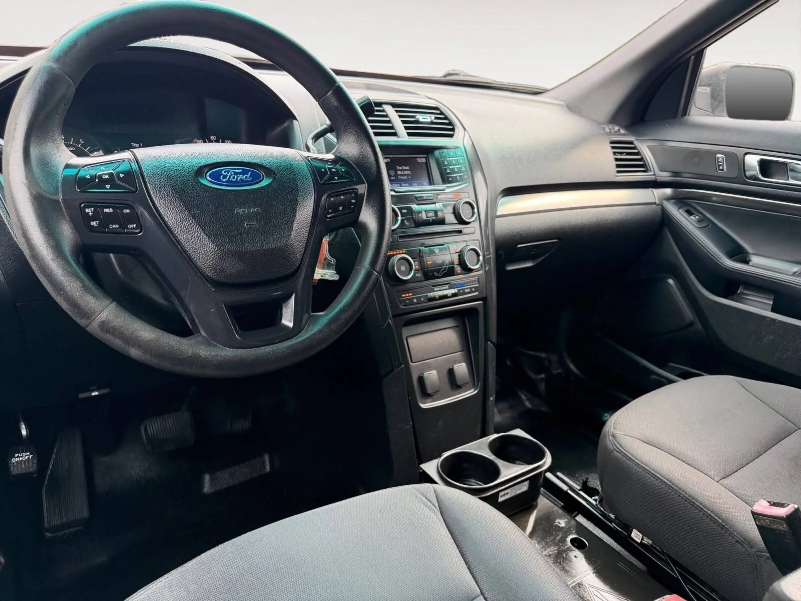Ford Explorer photo 21