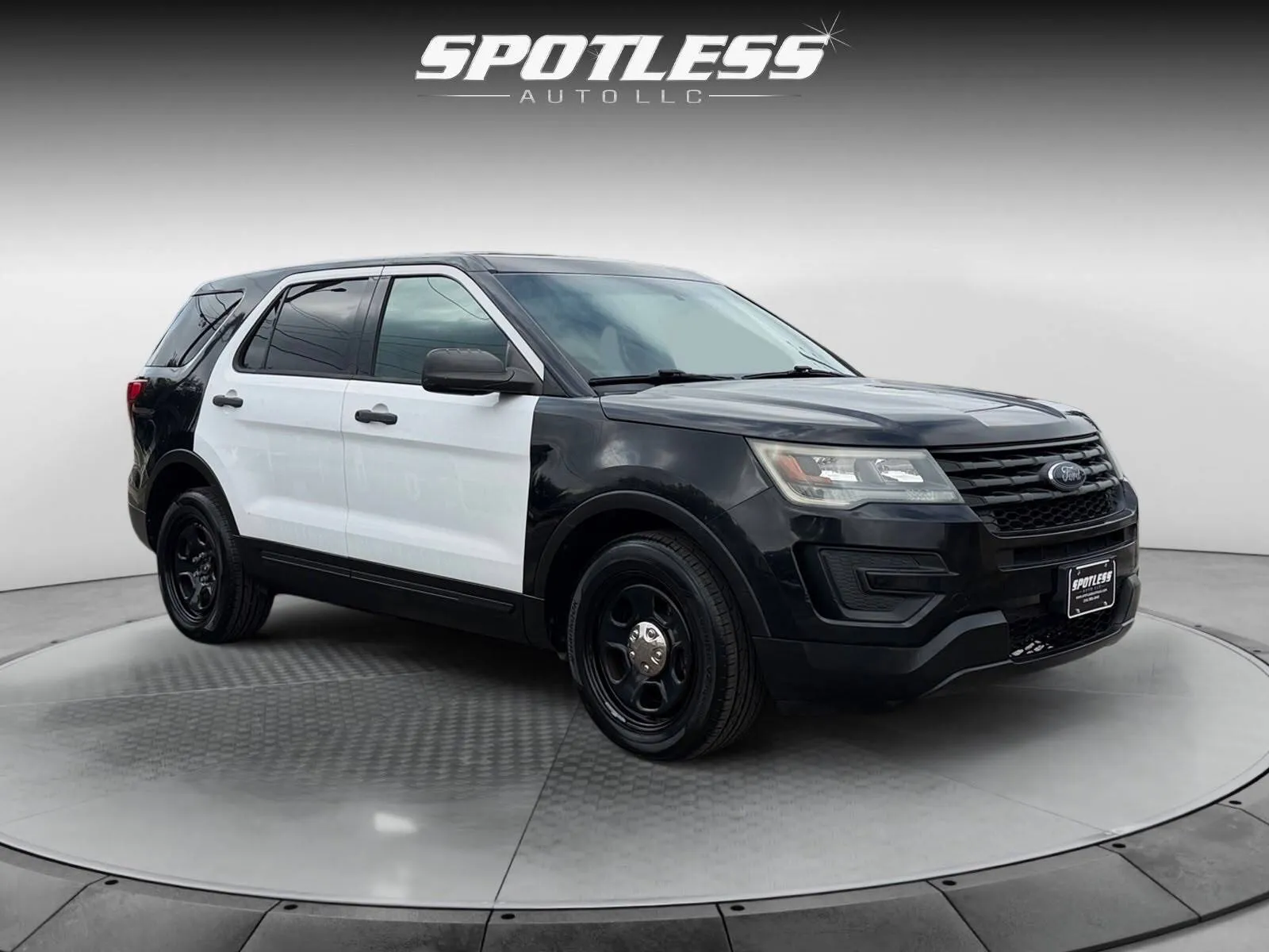 Ford Explorer photo 11