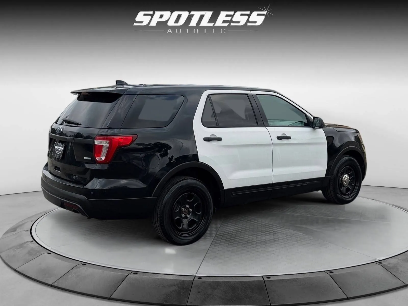 Ford Explorer photo 7