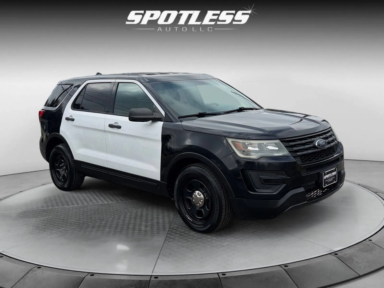 Ford Explorer photo 9