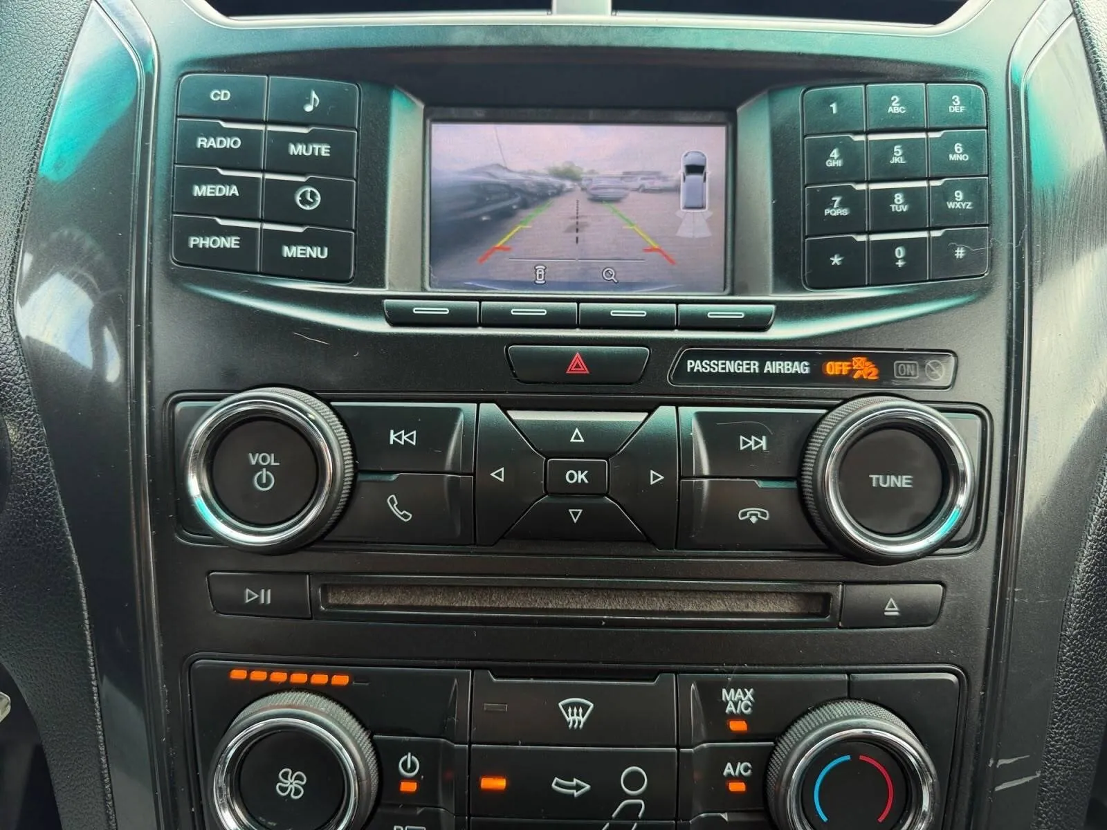 Ford Explorer photo 26