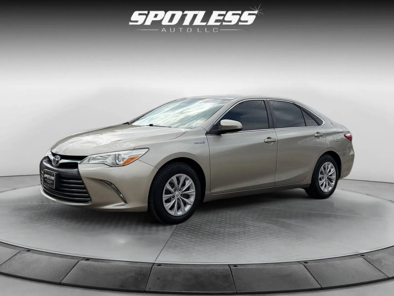 Beige 2016 Toyota Camry Hybrid LE for sale in San Antonio, TX