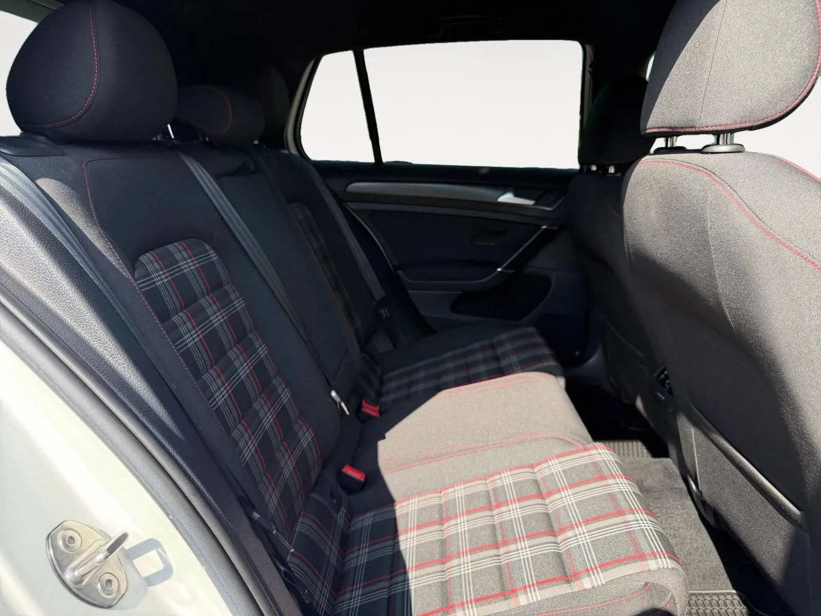 Volkswagen Golf GTI photo 24