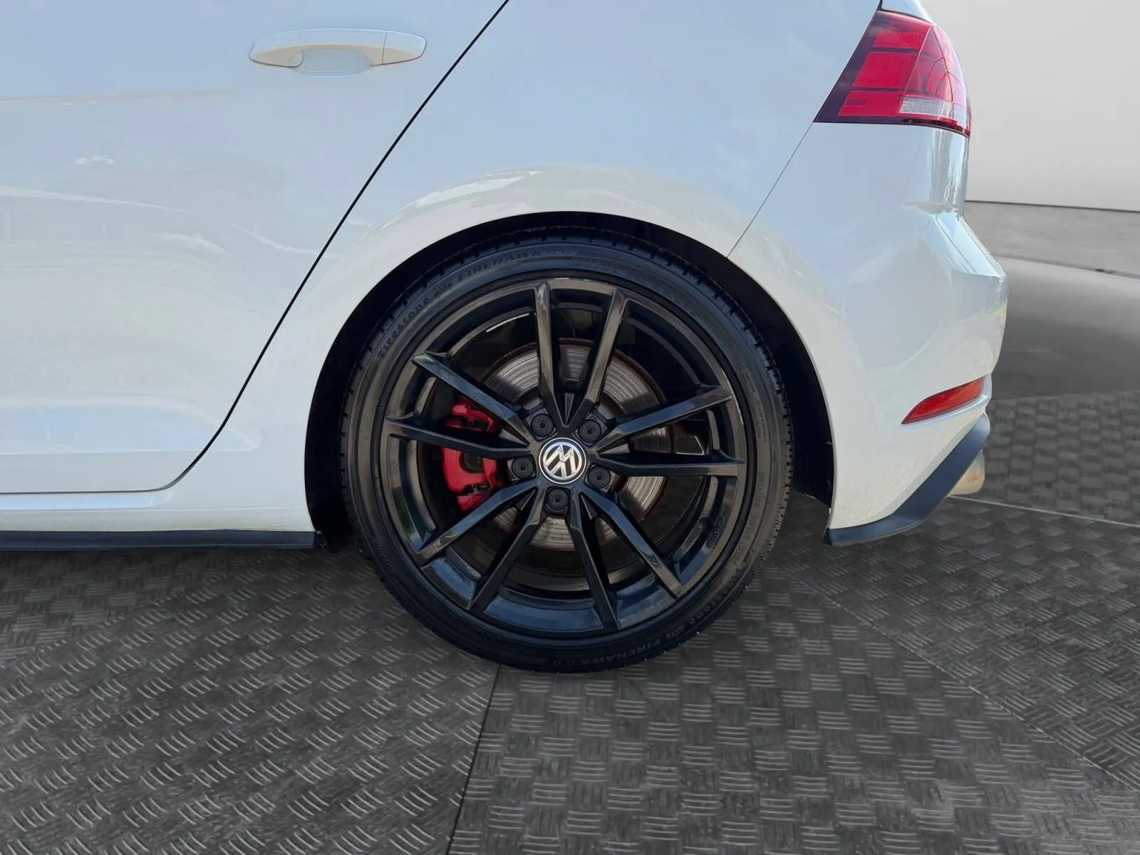 Volkswagen Golf GTI photo 15