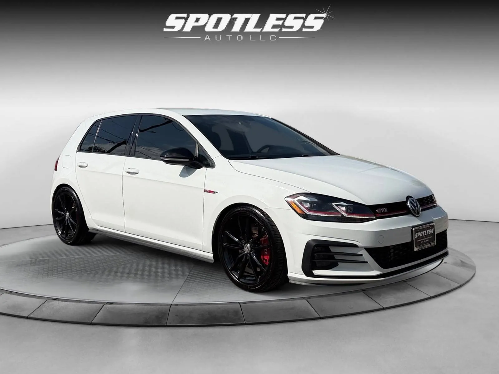 Volkswagen Golf GTI photo 11