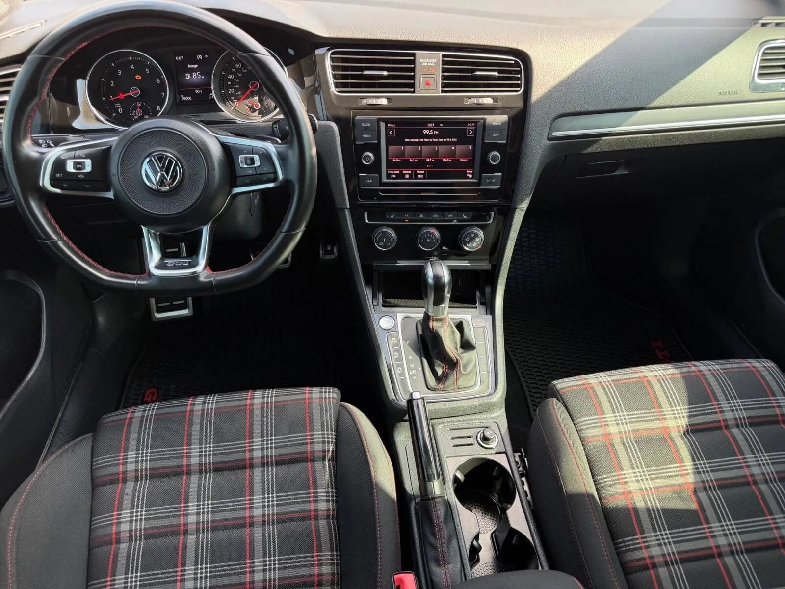 Volkswagen Golf GTI photo 20