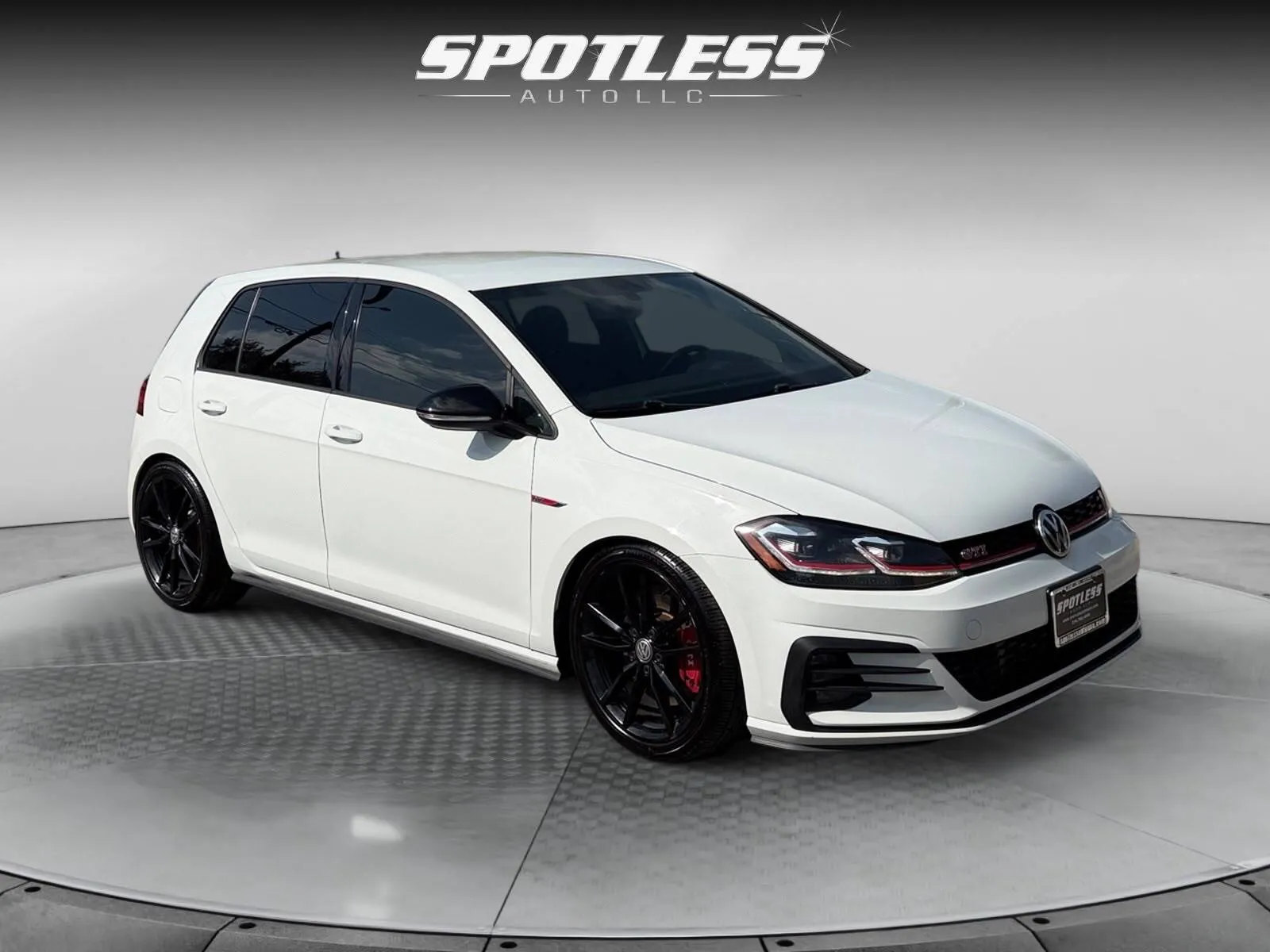 Volkswagen Golf GTI photo 9