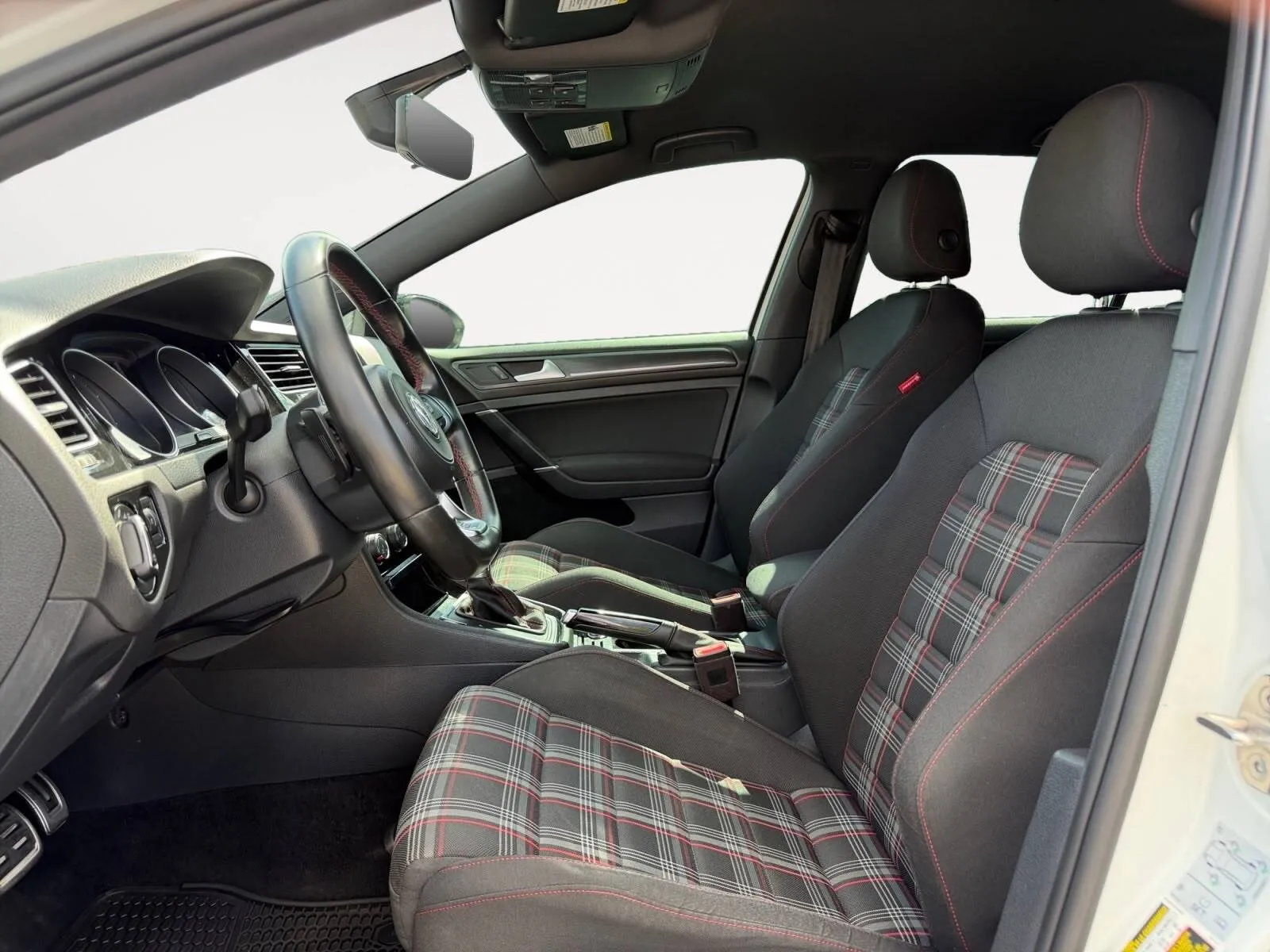 Volkswagen Golf GTI photo 19