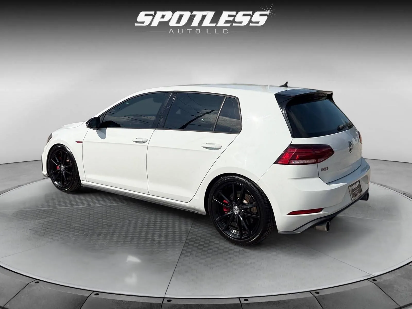 Volkswagen Golf GTI photo 5