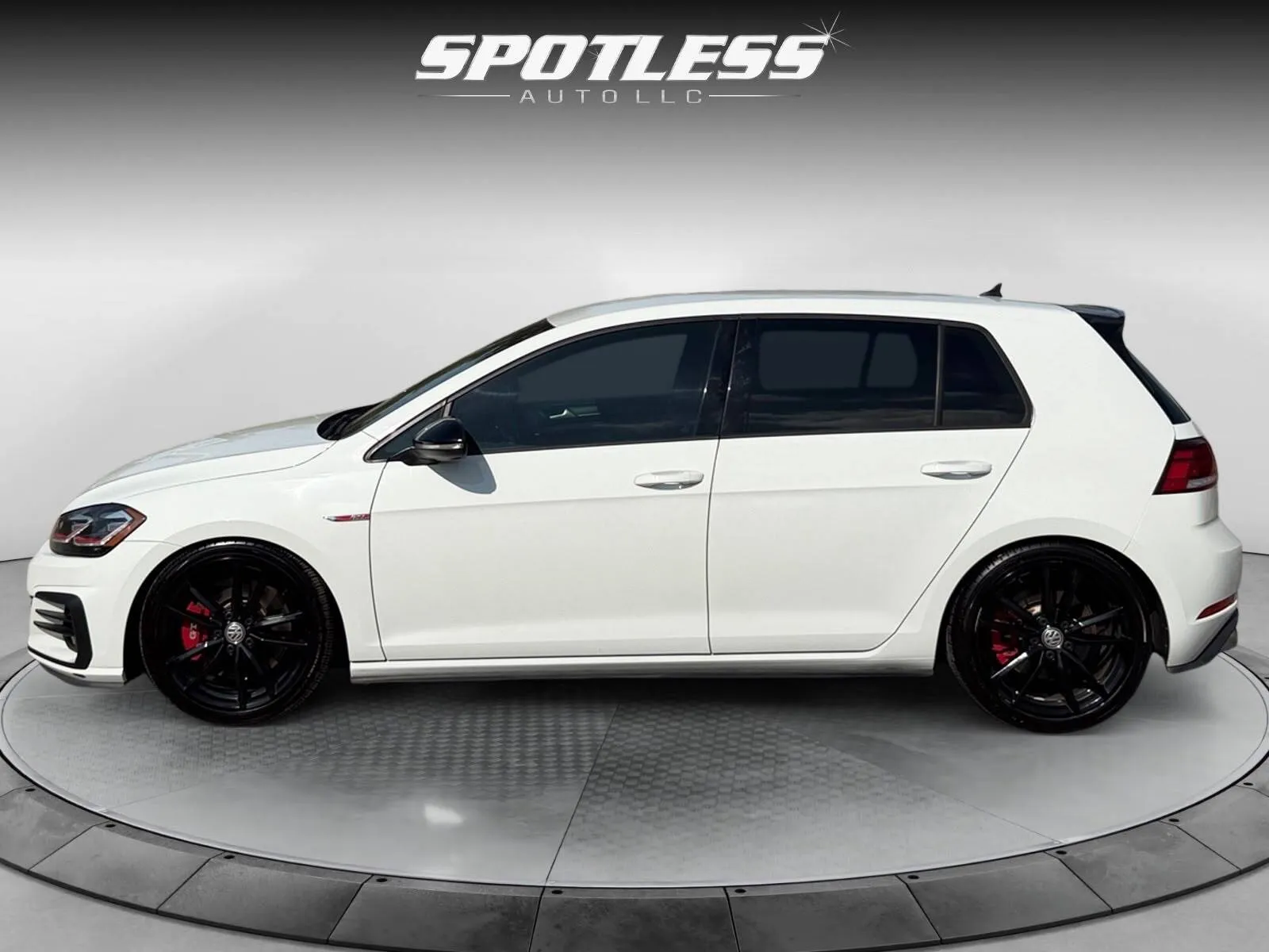 Volkswagen Golf GTI photo 4