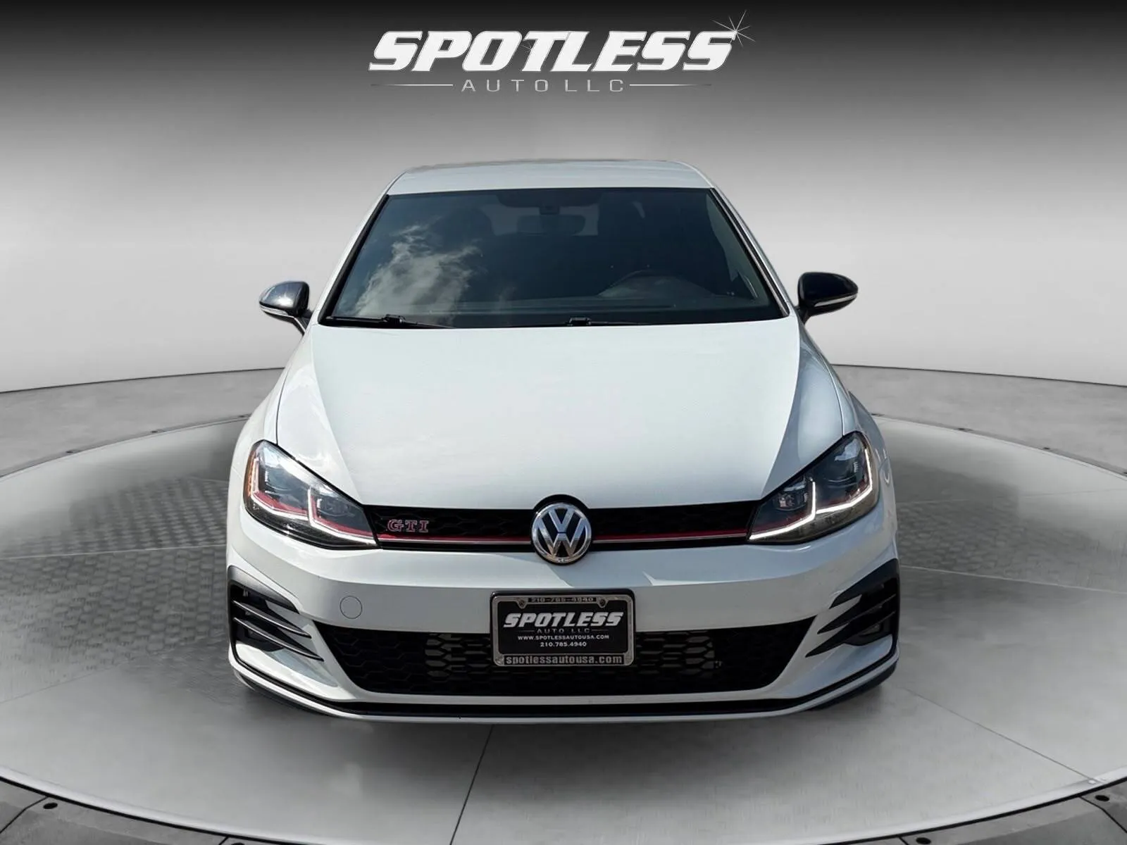 Volkswagen Golf GTI photo 10