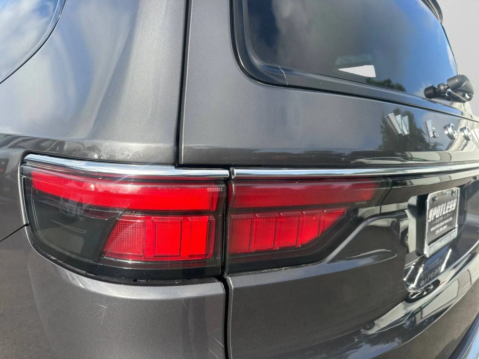 Jeep Wagoneer L photo 13