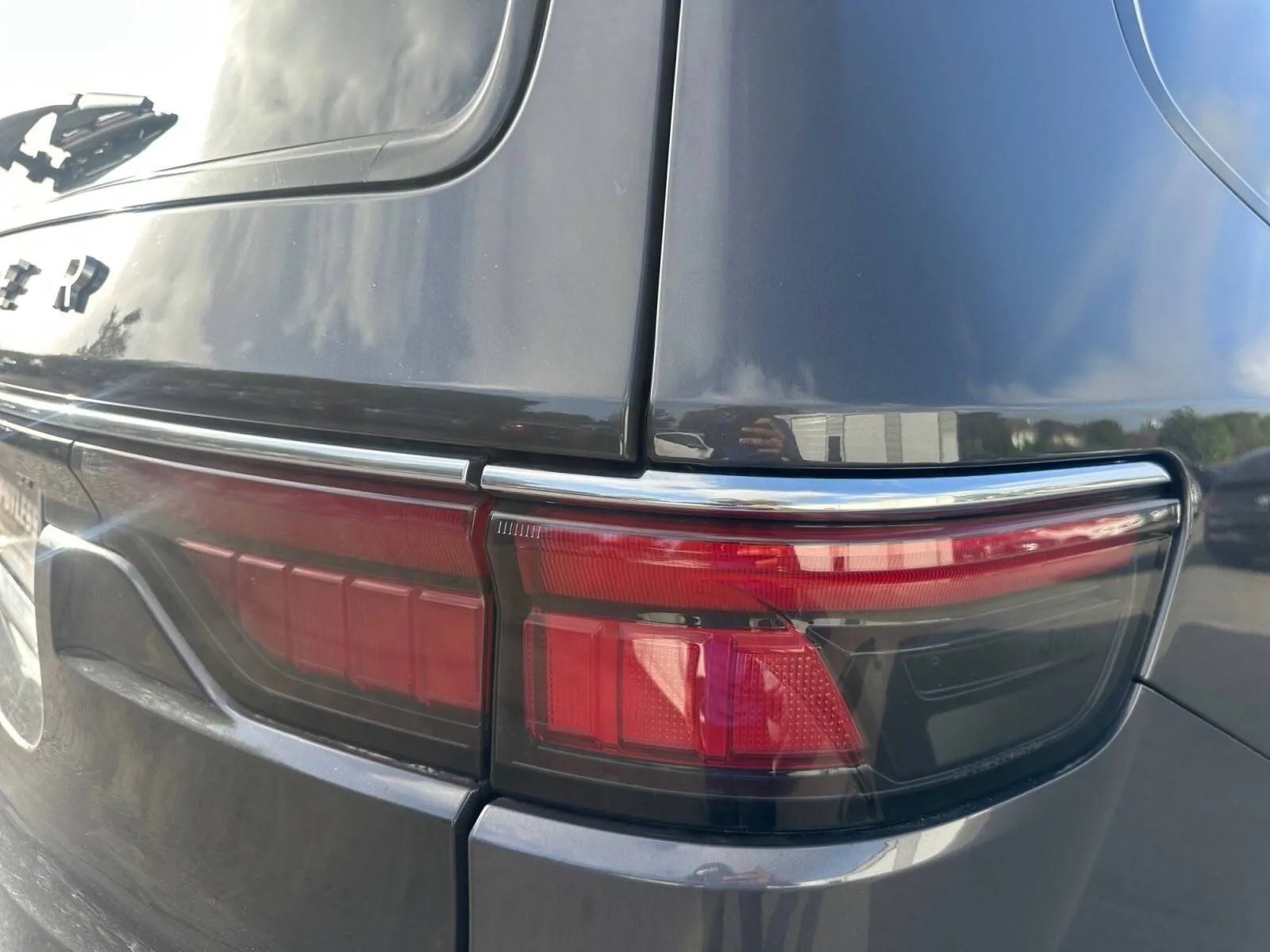 Jeep Wagoneer L photo 12