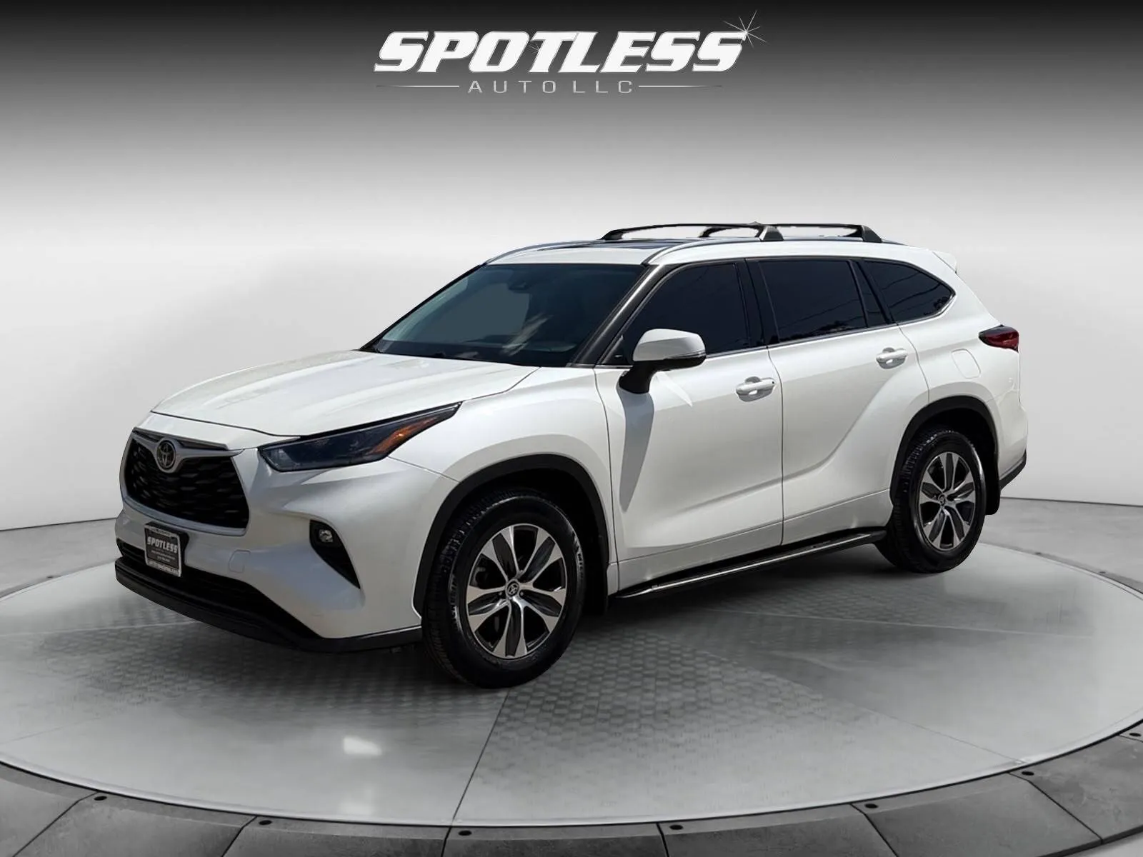 White 2021 Toyota Highlander XLE for sale in San Antonio, TX