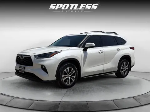 Another view of 2021 Toyota Highlander XLE for sale in San Antonio, TX at Spotless Auto San Pedro